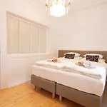 Schoenthaler Apartment *